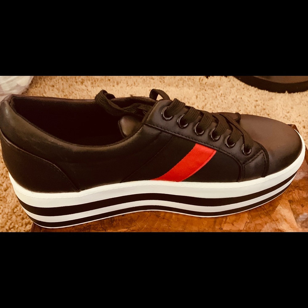 Platform tennis shoes - Picture 2 of 3